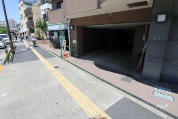 駐車場の出入り口