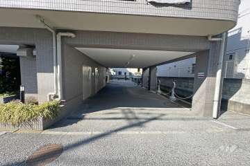 駐車場の出入り口