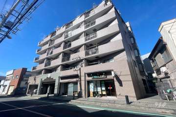 アドリーム西新井の外観（東側から）