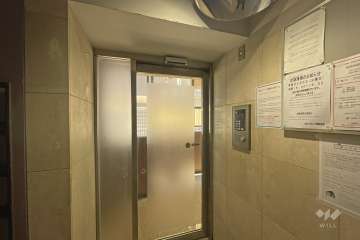 エントランスはオートロック付きです。