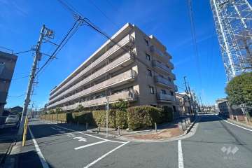 エステスクエア西新井の外観（南東側から）