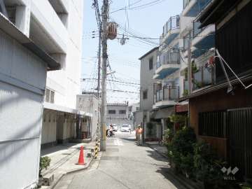 敷地の北側道路（西側から）