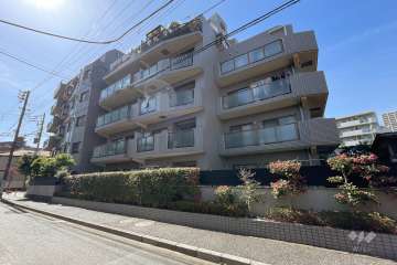 エンゼルハイム竹の塚駅前の外観（北東側から）