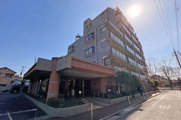 エンゼルハイム竹の塚駅前の外観（北西側から）