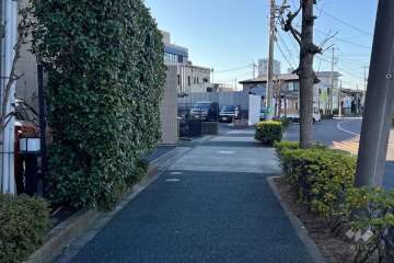 敷地北側の前面道路