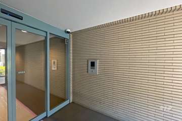 エントランスはオートロック付きです。