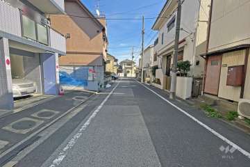 敷地南側前面道路（西側から）