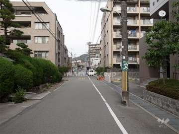 周辺は緑豊かで閑静な住宅地です。