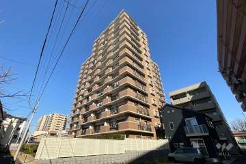 朝日パリオ北千住の外観（南東側から）