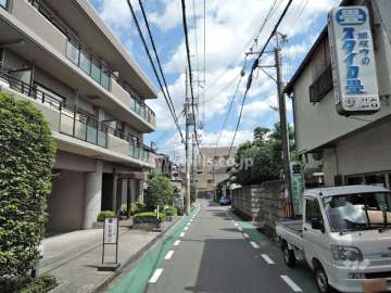 敷地南側の前面道路