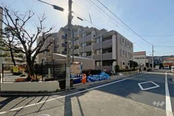 レクセルマンション西新井の外観（北東側から）