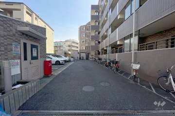 駐車場の出入り口