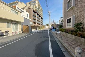 敷地北側の前面道路　