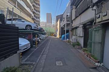 敷地北側の前面道路