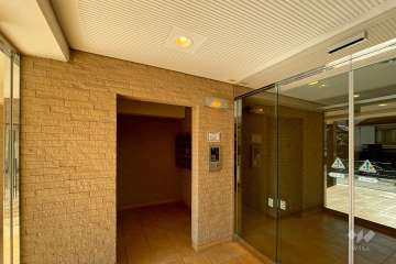 エントランスはオートロック付きです。