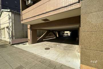 駐車場の出入り口