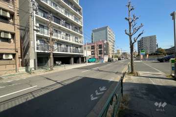 敷地南側の前面道路