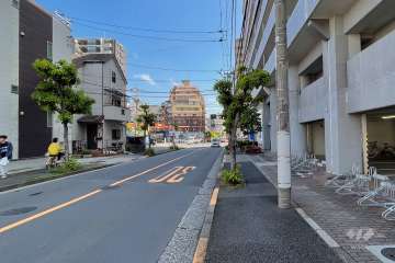 敷地の東側前面道路（北側から）