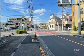 敷地の東側前面道路（南側から）