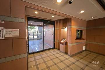 エントランスはオートロック付きです。