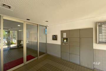 エントランスはオートロック付きです。