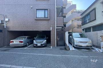 敷地内駐車場（屋内平面式と屋外機械式）　