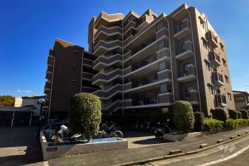 ファミール梅島の外観（西側から）