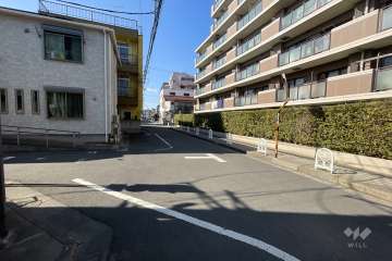 敷地南側の前面道路