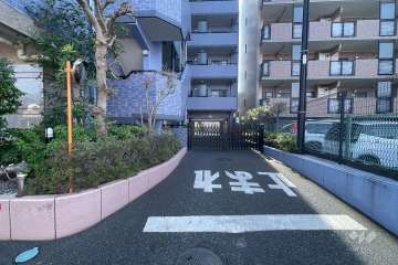 駐車場の出入り口