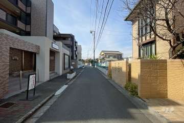 敷地北側の前面道路