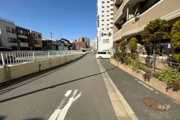 敷地南側の前面道路　