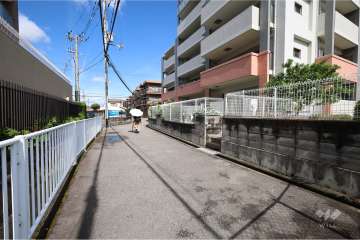 敷地南側の前面道路