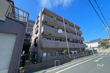 レーベンハイム西新井の外観（東側から）