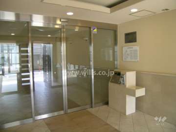 エントランスはオートロック付きです。