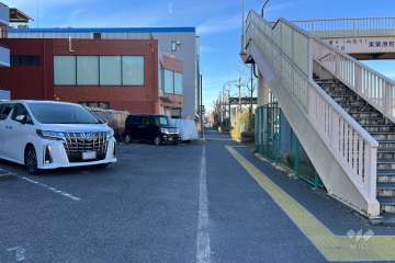 敷地の北側前面道路（東側から）