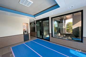 エントランスはオートロック付きです。