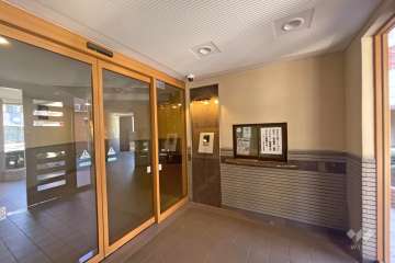 エントランスはオートロック付きです。