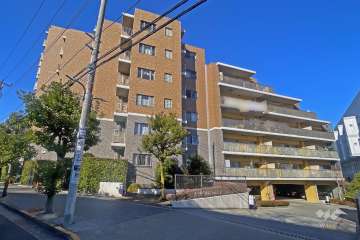 ジェイパーク北千住モナクレイスの外観（北東側から）