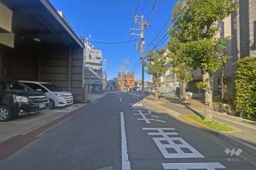 敷地南側前面道路（東側から）