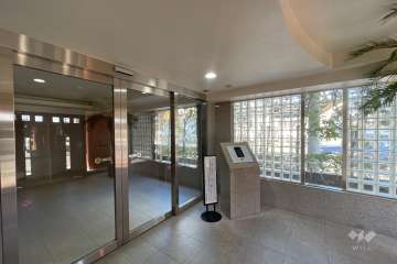 エントランスはオートロック付きです。