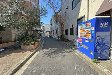 敷地北側の前面道路（東側から）