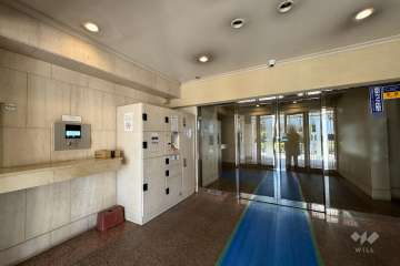 エントランスはオートロック付きです。