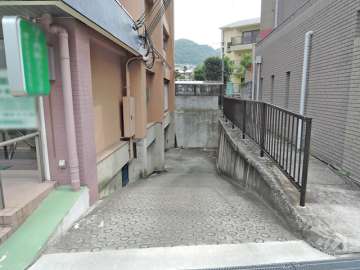 駐車場への通路