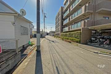 敷地南側前面道路（東側から）