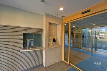 エントランスはオートロック付きです。