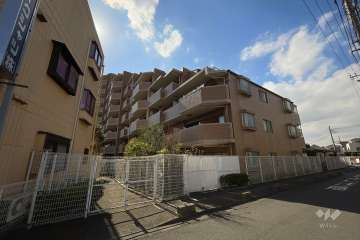 グローリオ西新井の外観（北東側から）