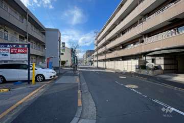 敷地南側の前面道路