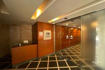 エントランスはオートロック付きです。