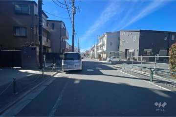 敷地北側の前面道路（東側から）