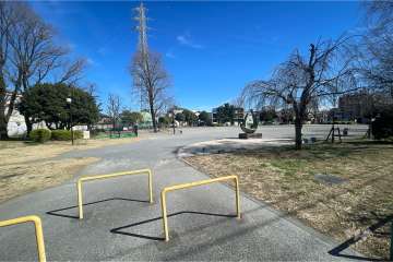 敷地に隣接した『西新井西公園』